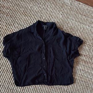 Forever 21 Black Short Sleeve Button-Up Top